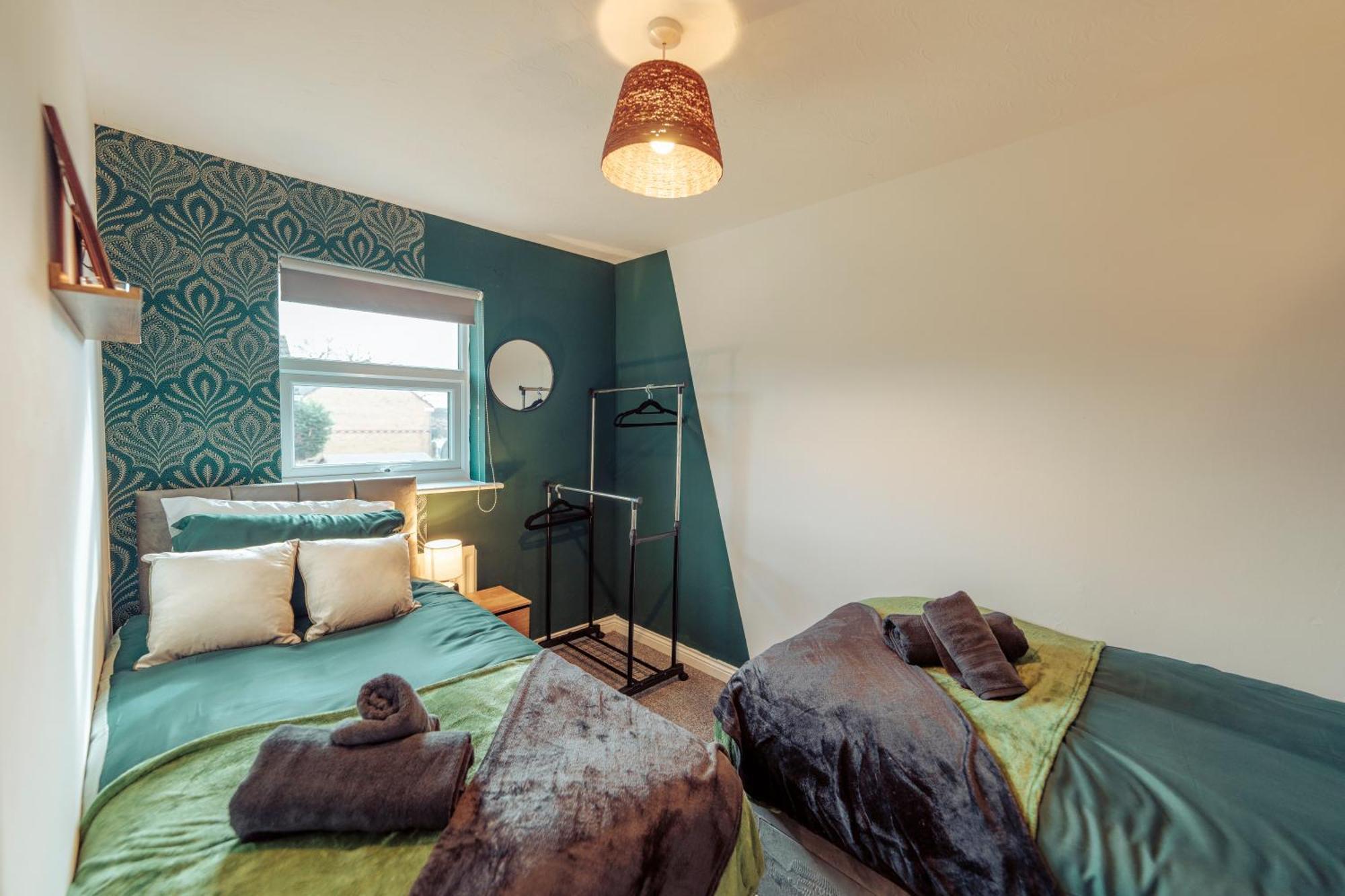 2 Bedroom Peaceful Home, Colchester Mile End Exteriör bild