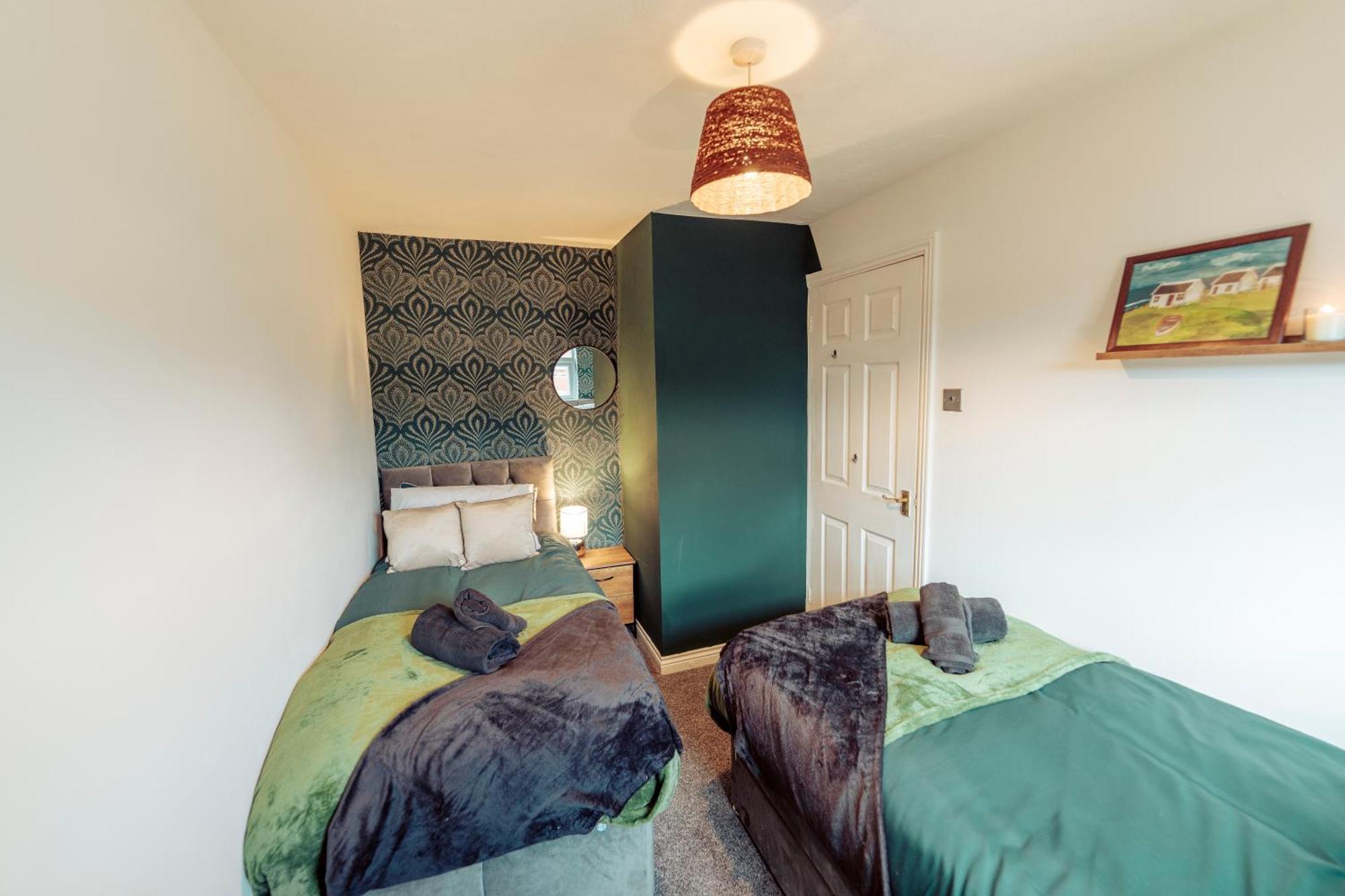 2 Bedroom Peaceful Home, Colchester Mile End Exteriör bild