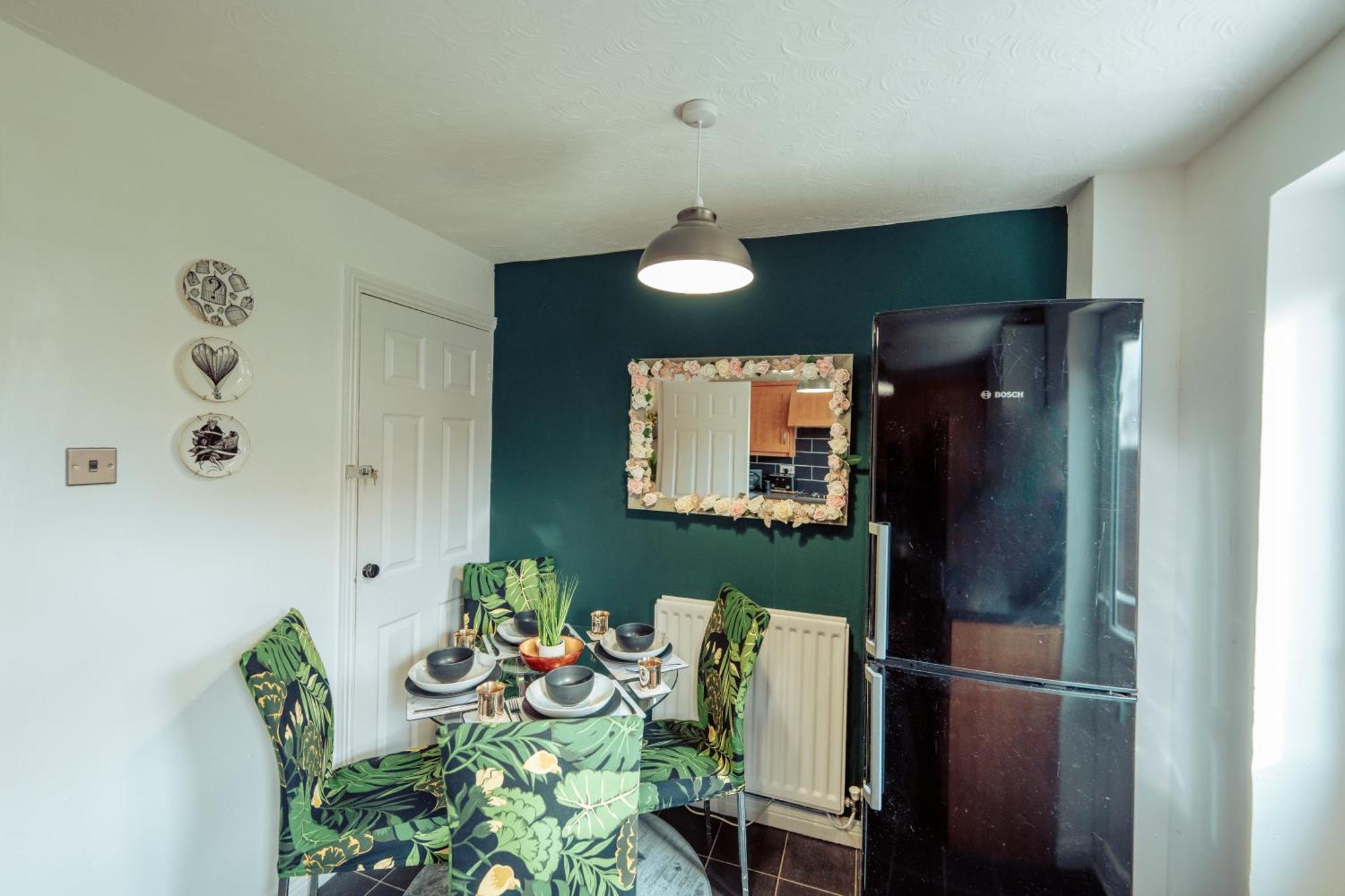 2 Bedroom Peaceful Home, Colchester Mile End Exteriör bild